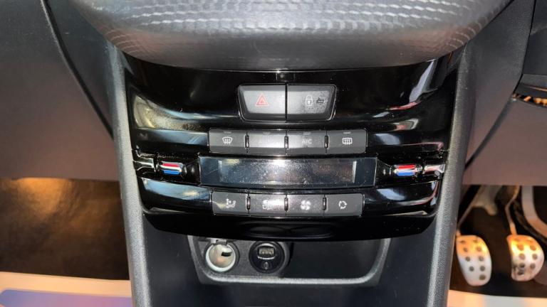 PEUGEOT 2008 1.2 PureTech GT Line White 5dr PANROOF+SATNAV+CRUISE+DAB 2017