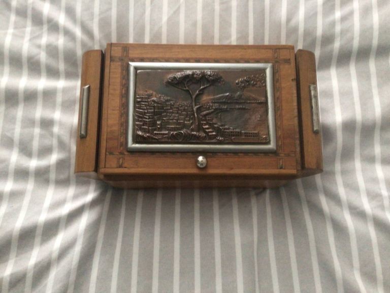 Vintage Musical Cigarette Box with Ashtrays – Needs Slight Repair