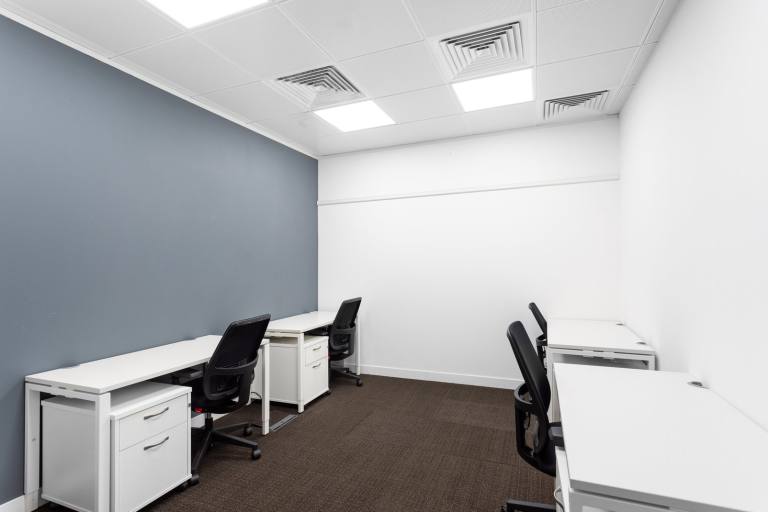 Bolton - BL1 2AX \ Find Office Space with 5 Desks