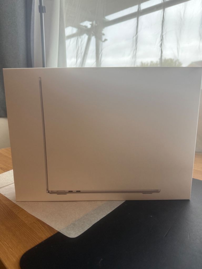 MacBook Air M4 Sliver 16GB Ram 