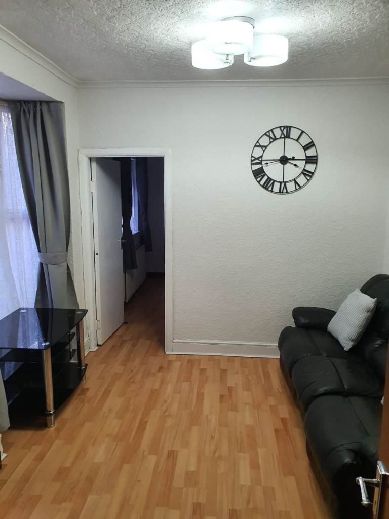 Furnished ground floor flat in Edgbaston just by the cricket ground on constance road 