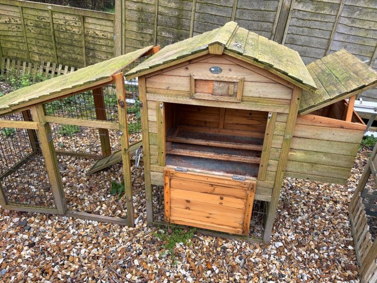 Chicken coop with run