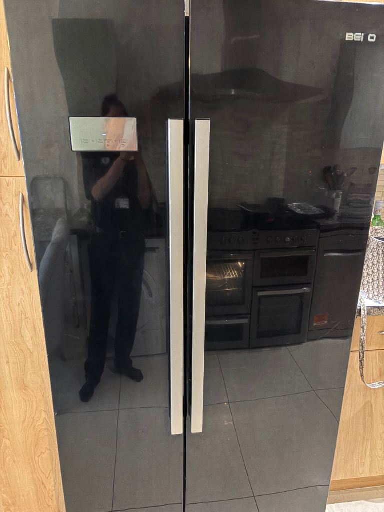 Black Beko American Style Fridge Freezer – Good Condition