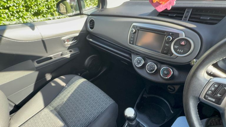 Toyota, YARIS, Hatchback, 2013, Manual, 1329 (cc), 5 doors