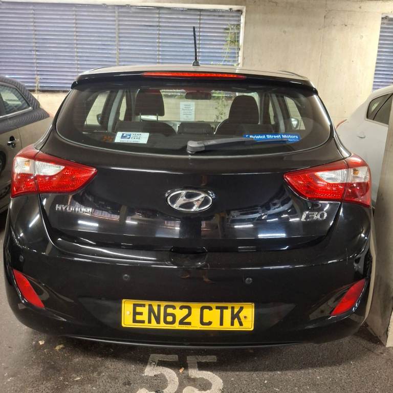 Damaged Hyundai i30 2013 - starts abd drives - no category