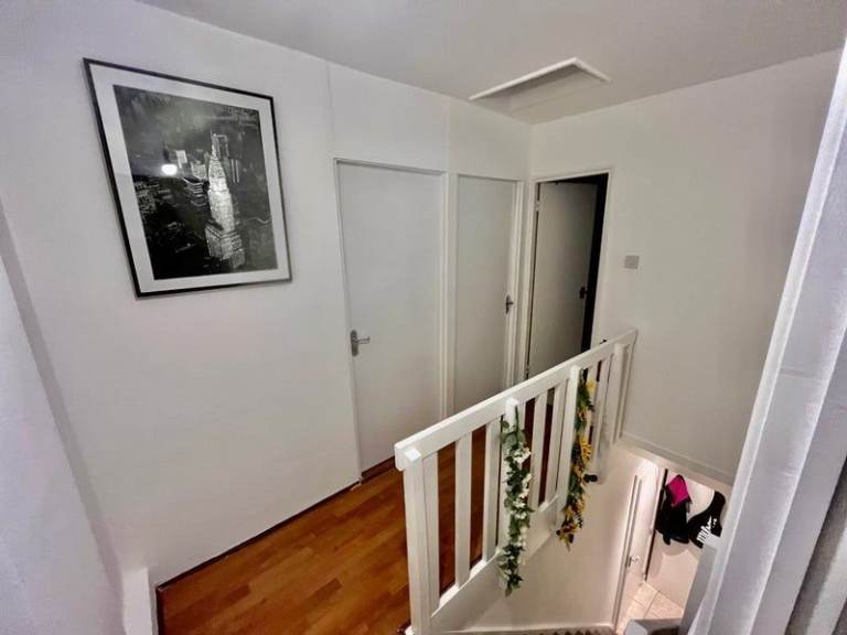 💥 Bright Furnished Single Room 🌞 with Comfortable Living Space 💥