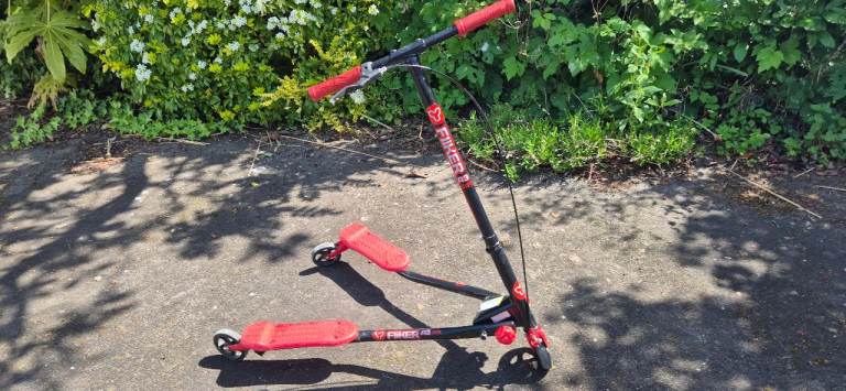 Y Flicker A3 Air wiggle scooter - black/red