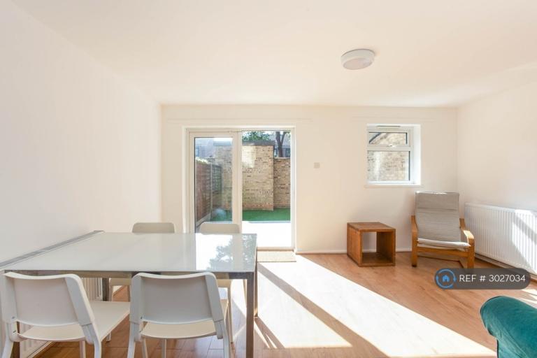 3 bedroom house in Skiers Street, London, E15 (3 bed) (#3027034)