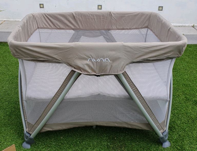 Nuna Sena travel cot