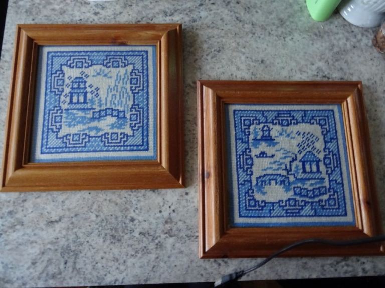 2 x   Cross Stitch Framed  - Blue & White - Willow patterned Tiles NEW - Pine Framed 