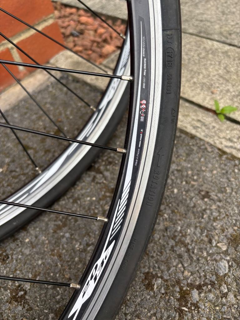 Road bike wheels alloy
