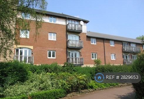 2 bedroom flat in Lincoln Street, Swindon, SN1 (2 bed) (#2829653)