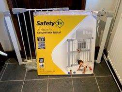 Safety 1st SecureTech Metal Baby Gate –  and Lindam  Both White, Good Condition