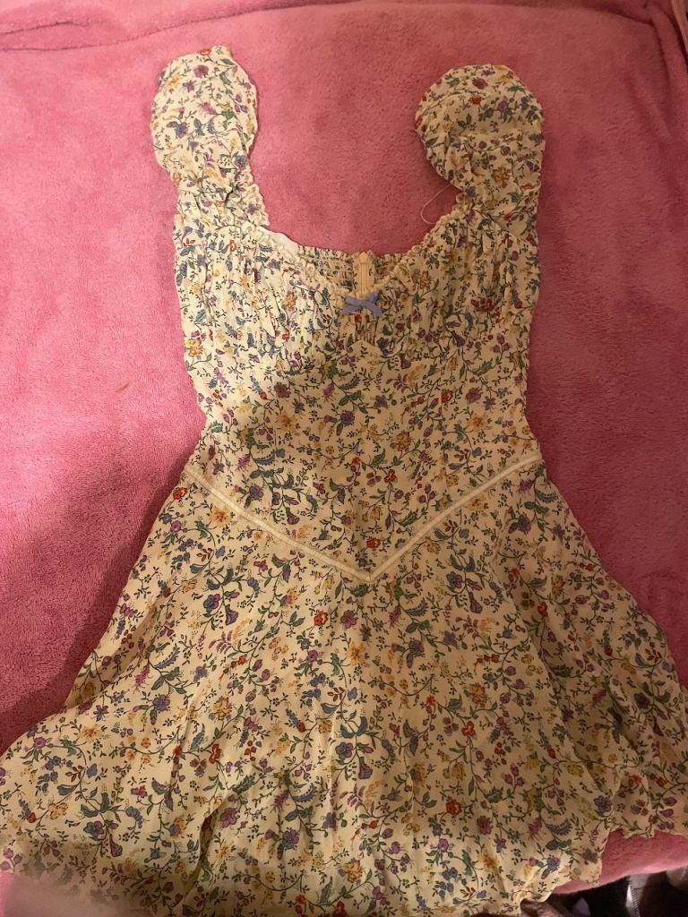 Cute Floral Summer Mini Dress – Shirred Bodice