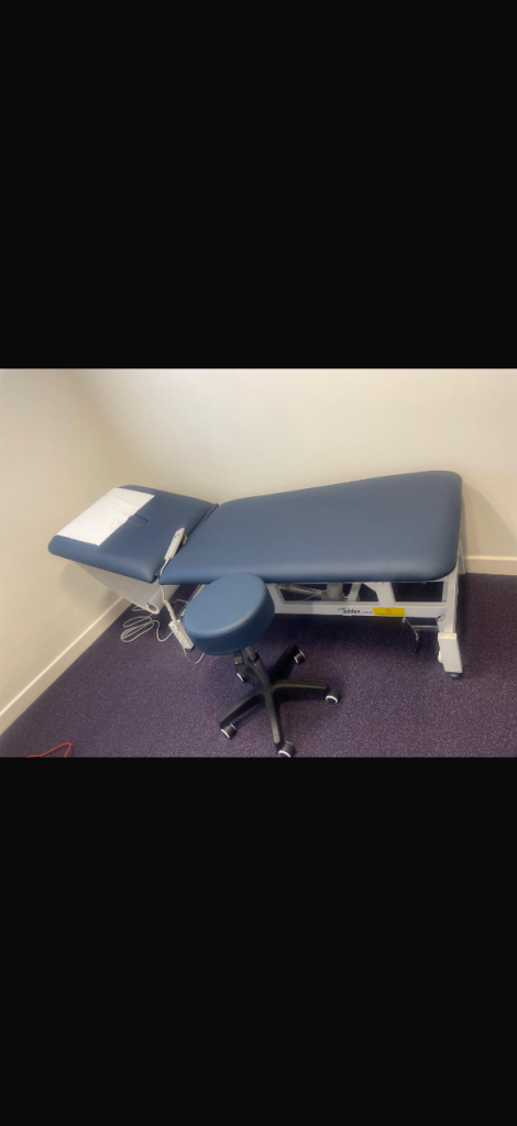 Office Chairs and Desk - Good Condition