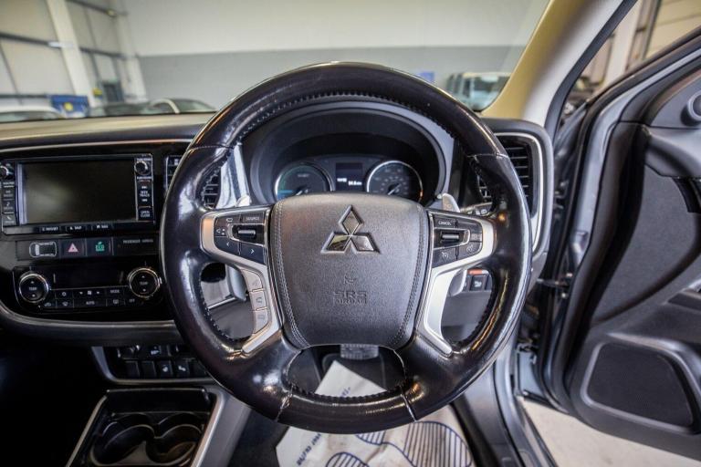 2017 Mitsubishi Outlander 2.0h 12kWh 4h SUV 5dr Petrol Plug-in Hybrid CVT 4WD Euro 6 (s/s) (200 p...