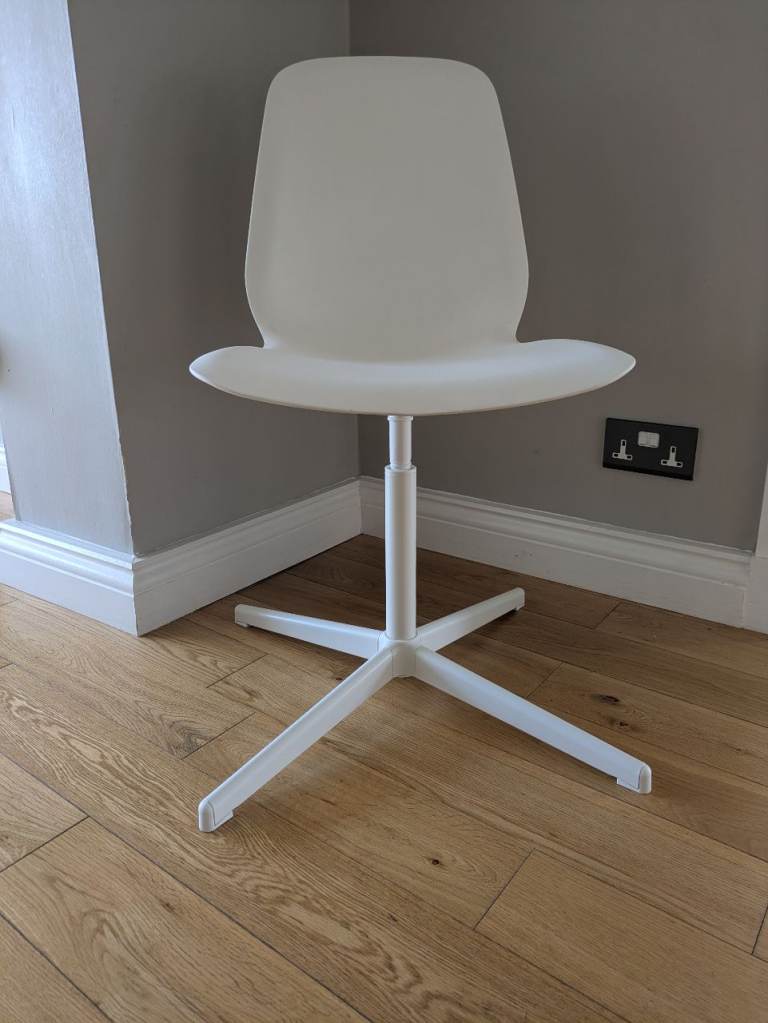 White desk chair