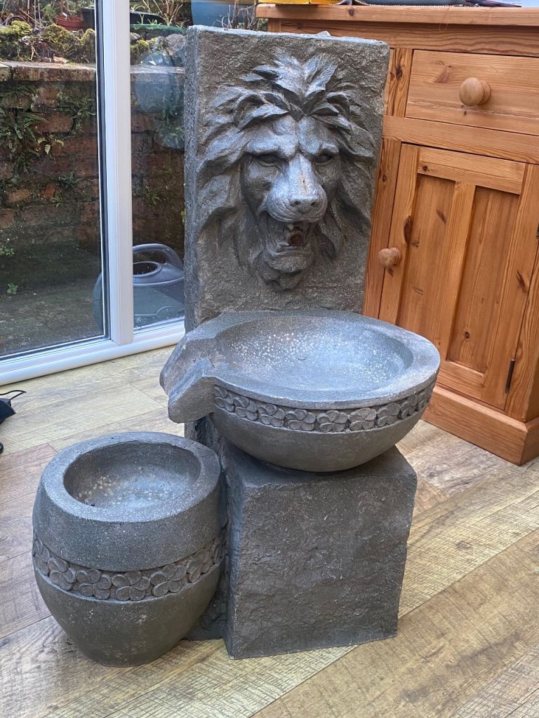 Lion self contained water feature (electric)