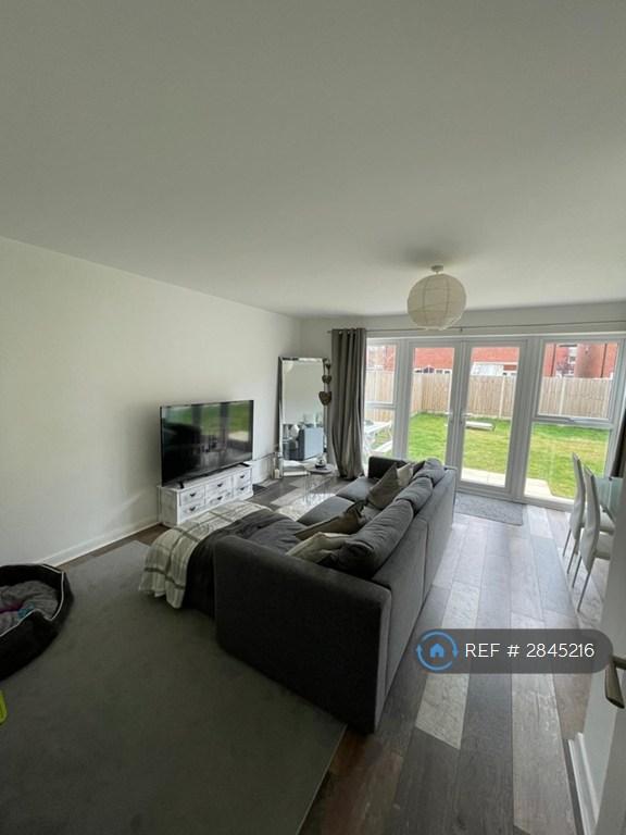 3 bedroom house in Lomas Close, Manchester, M5 (3 bed) (#2845216)