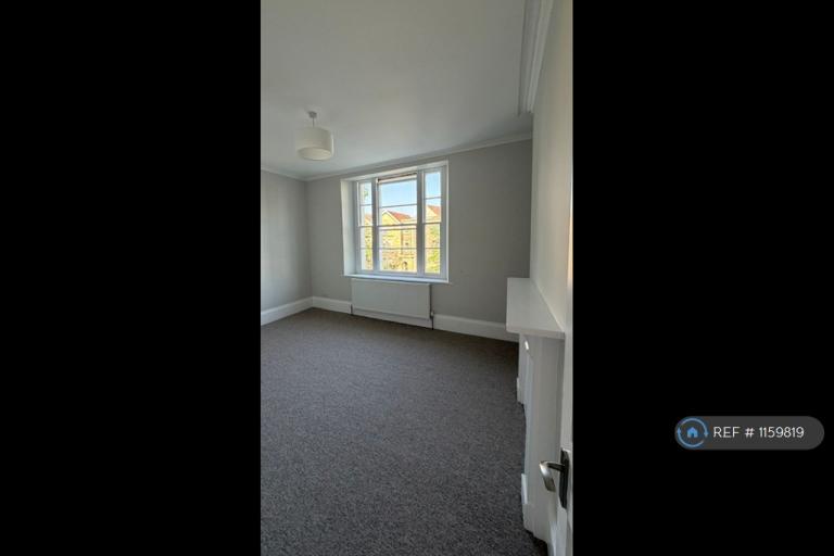 1 bedroom flat in Cotham Brow, Bristol, BS6 (1 bed) (#1159819)