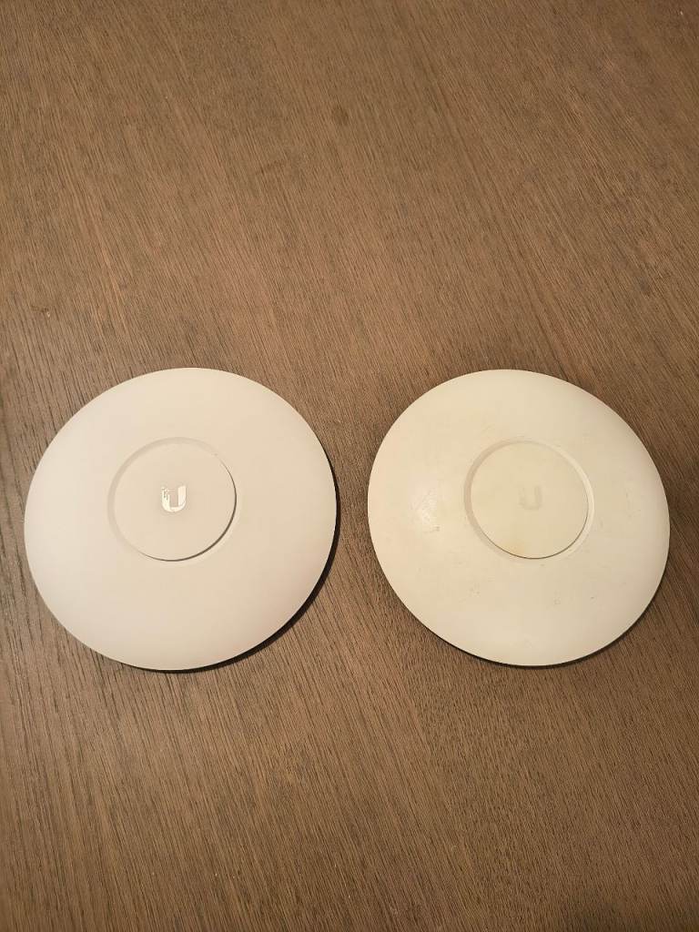 2 x UniFi AC PRO (WiFI 5) Wireless Access Points