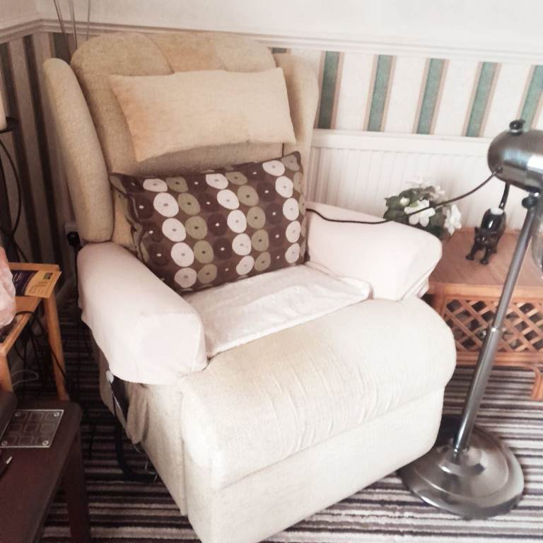 Cream Fabric Recliner Armchair – Good Condition
