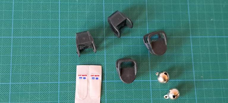 FOUR COLLAR KEY MAGNETS FOR SELECTIVE ENTRY CAT FLAPS PLUS TWO BELLS.  UNUSED