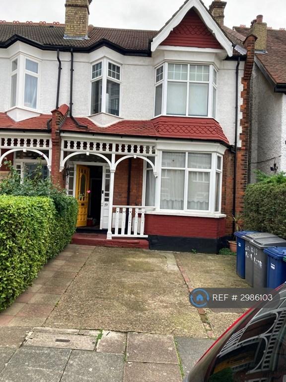 2 bedroom flat in Chislehurst Avenue, London, N12 (2 bed) (#2986103)