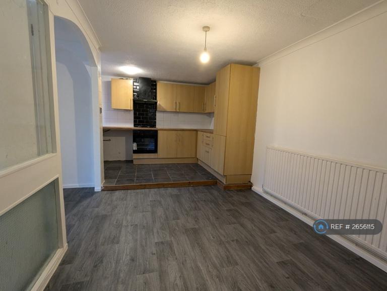 3 bedroom house in Elizabeth Way, Basildon, SS15 (3 bed) (#2656115)