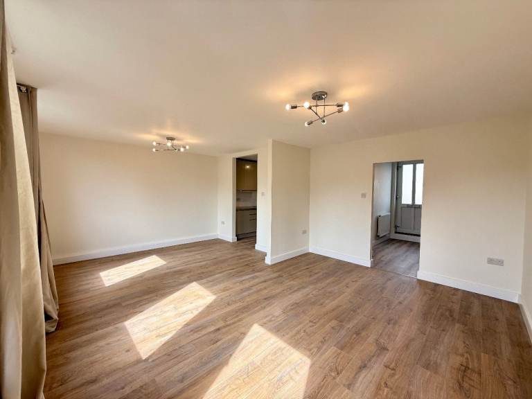 3-Bed Flat Available now - Abbey Road, NW8