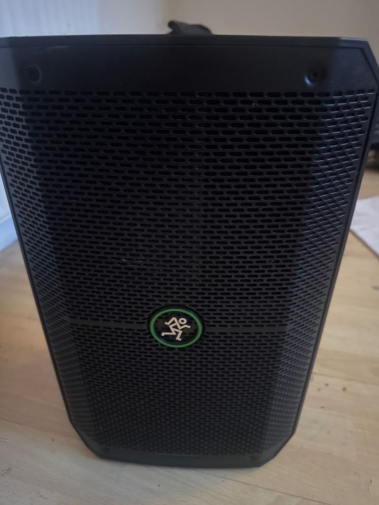 Mackie battery and main Bluetooth Powered Speaker – Black