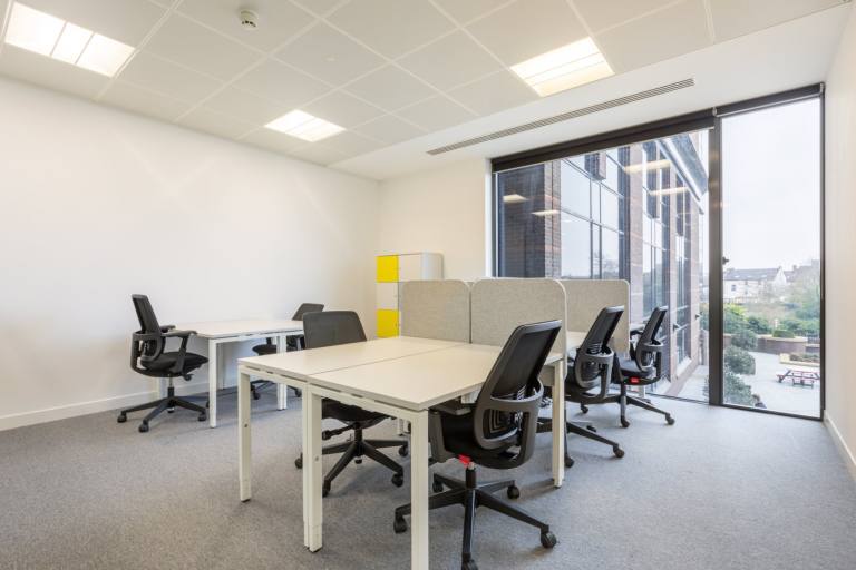 Falkirk - FK1 1XE \ Flexible Coworking Space with Desk Access
