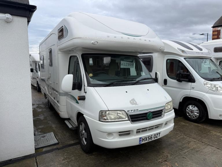 Bessacarr E725 Overcab Double Rear Lounge 