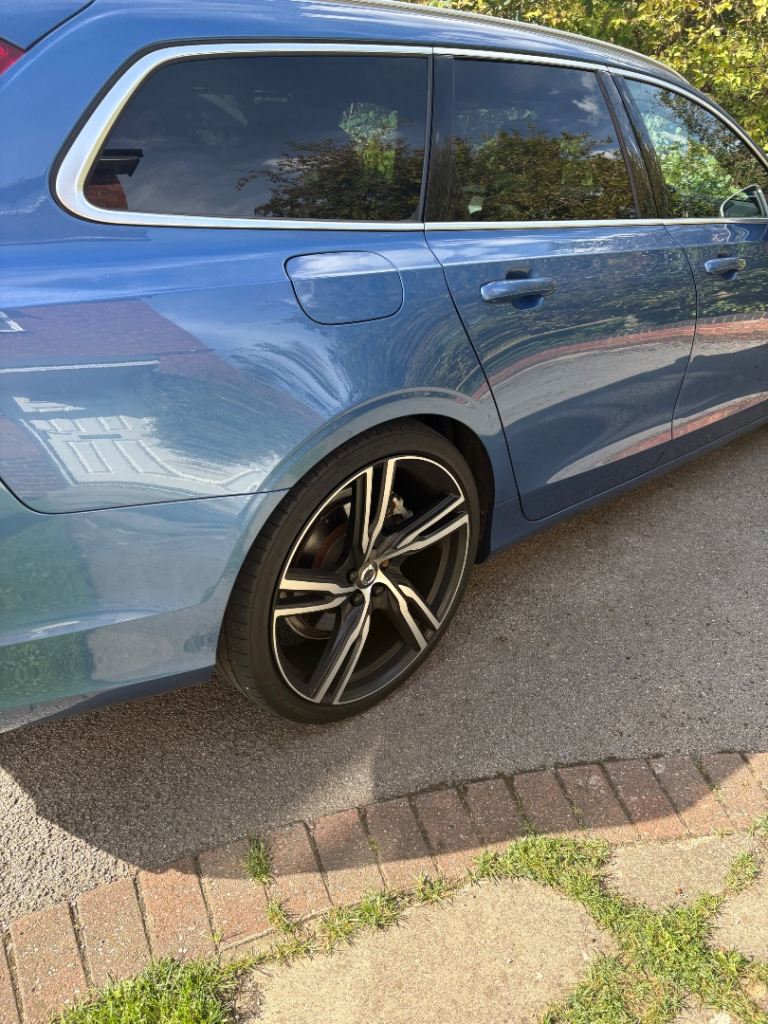 Genuine Volvo V90 21” Alloys – 2 Excellent + 2 Repairable – £450 – Will Split