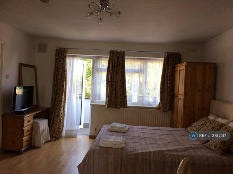 Studio flat in Hayes Crescent, London, NW11 (#2787517)