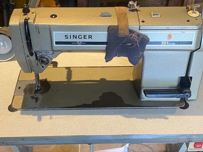 Singer (591 0200A) Cat No 1955 and Brother EF4 B511 High speed Overlock Sewing Machine