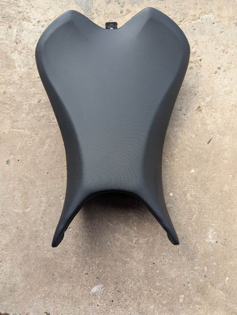 Triumph Street Triple R, seat.