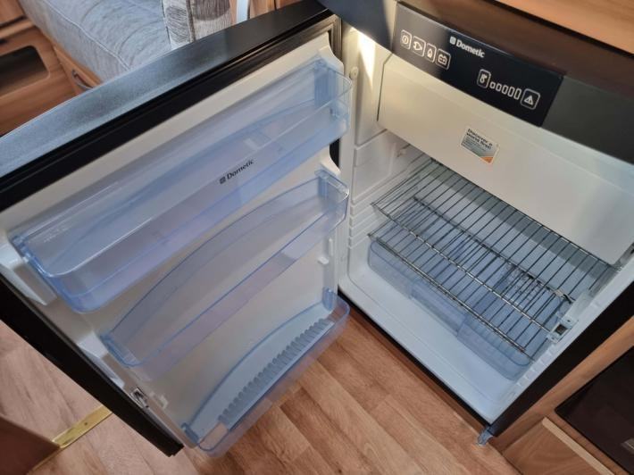 2014 Lunar Quasar 564 Used Caravan