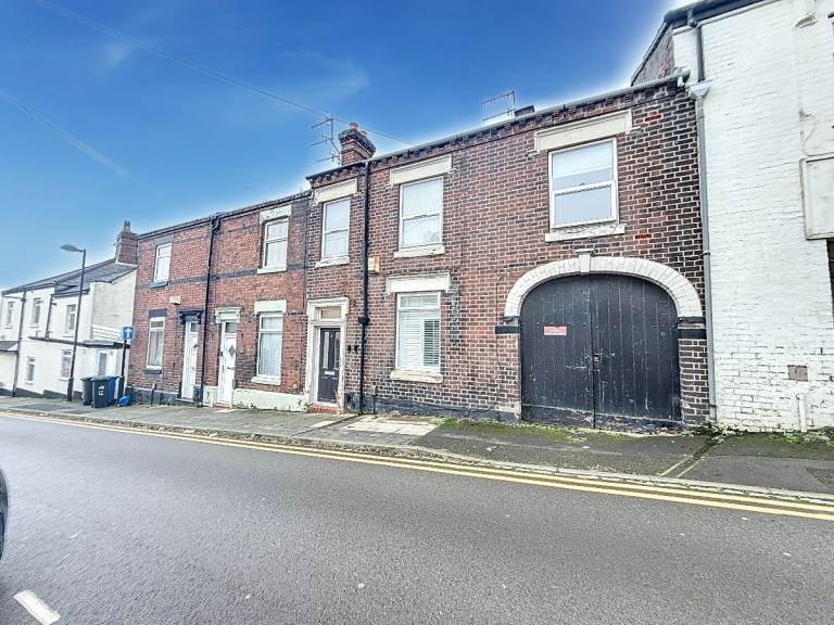 6 bedrooms in St Lukes Street, Stoke-on-Trent, st1 3pz