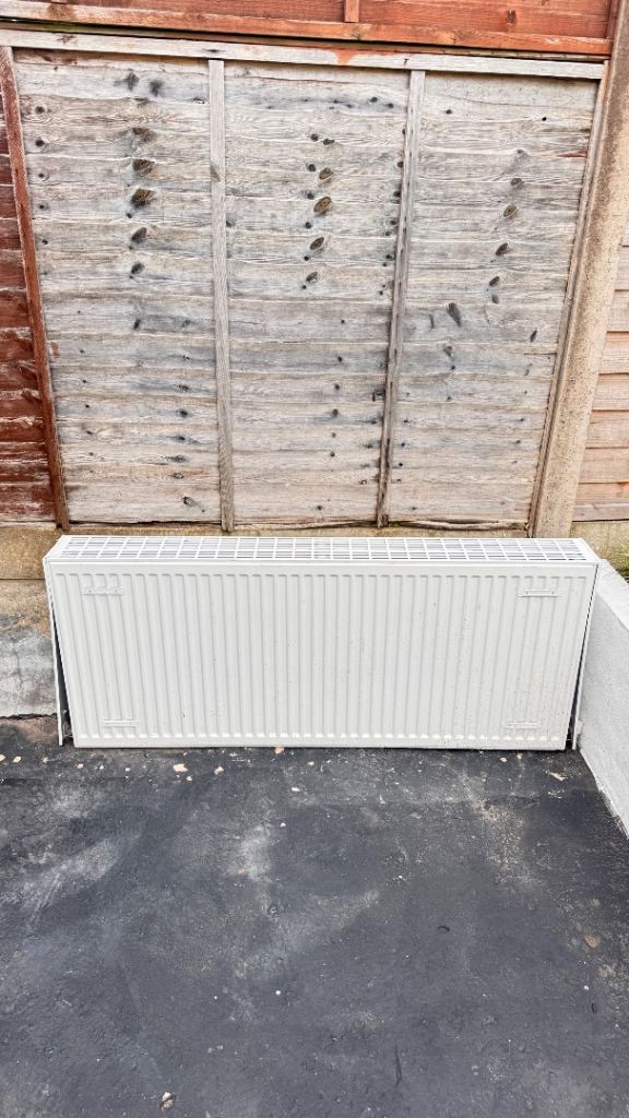 TRIPLE White Radiator 1.5m Length – Good Condition