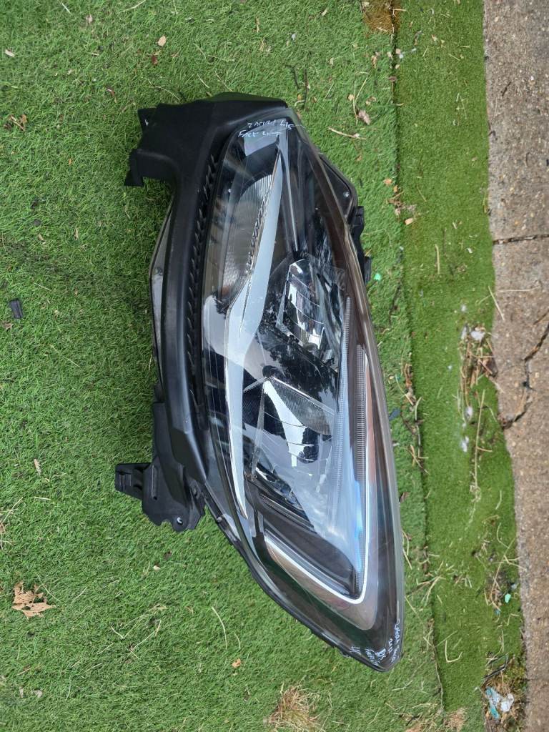 Vauxhall Zafira C Tourer Passenger Side Face Lift XENON Headlight Breaking Parts