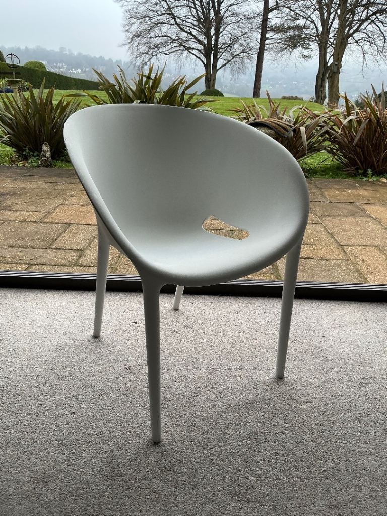 Two genuine Phillipe Starck Soft Egg Chairs (white)
