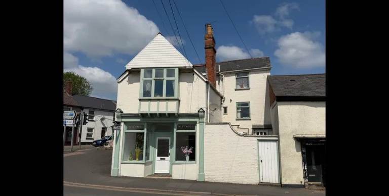 Retail shop to Rent £135 p/w -Cullompton Devon -Direct from Landlord- No extra Fees