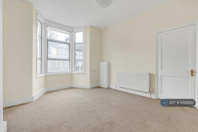 3 bedroom house in Richford Road, Stratford, E15 (3 bed) (#2752650)