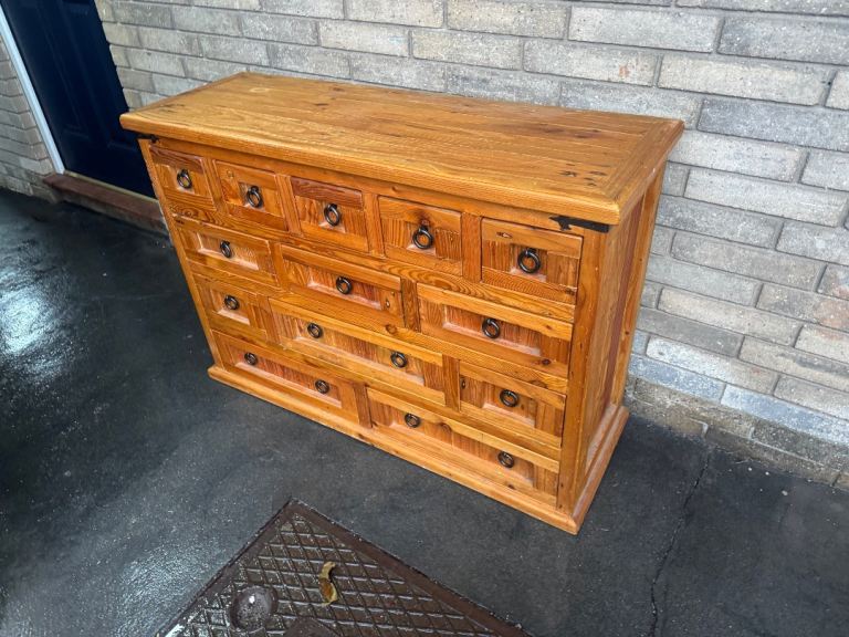 Rustic Solid pine merchant chest of drawers very good condition possible delivery