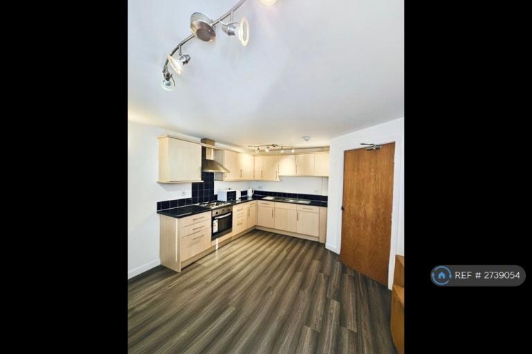 1 bedroom flat in Landmark House, Bradford, BD1 (1 bed) (#2739054)