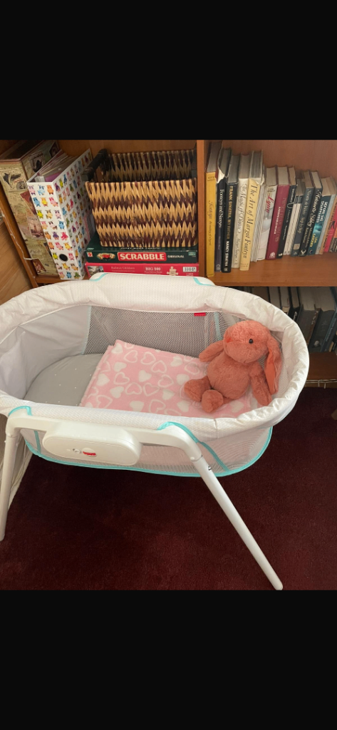 Fisher-Price Baby Bassinet – White, Good Condition