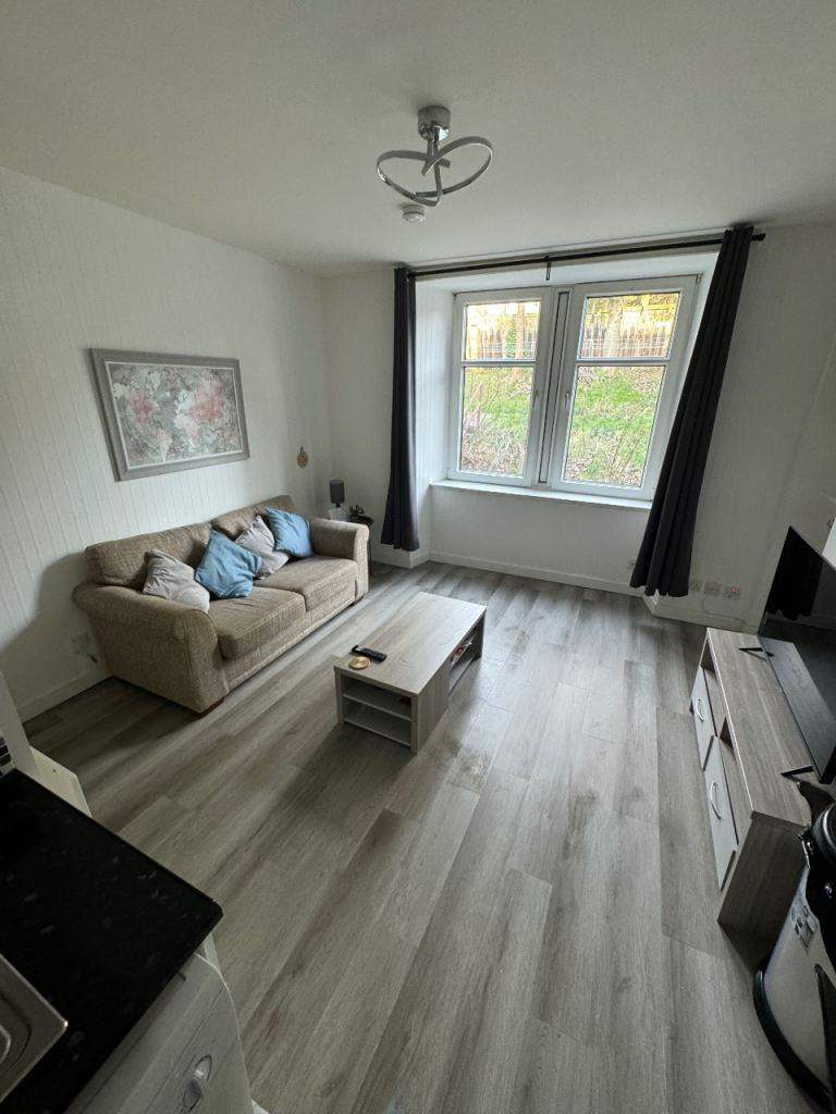 1 bedroom flat, Inverness city centre. Available short term let - October to March