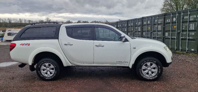 MITSIBISHI L200 TROJAN CREWCAB PICK UP STUNNING FULL MOT FULL SHISTOTY 2013