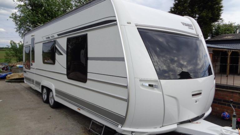Fendt 700 Le Vogue 5 BERTH,FIXED ISLAND BED CARAVAN IN CLEAN CONDITION 2017